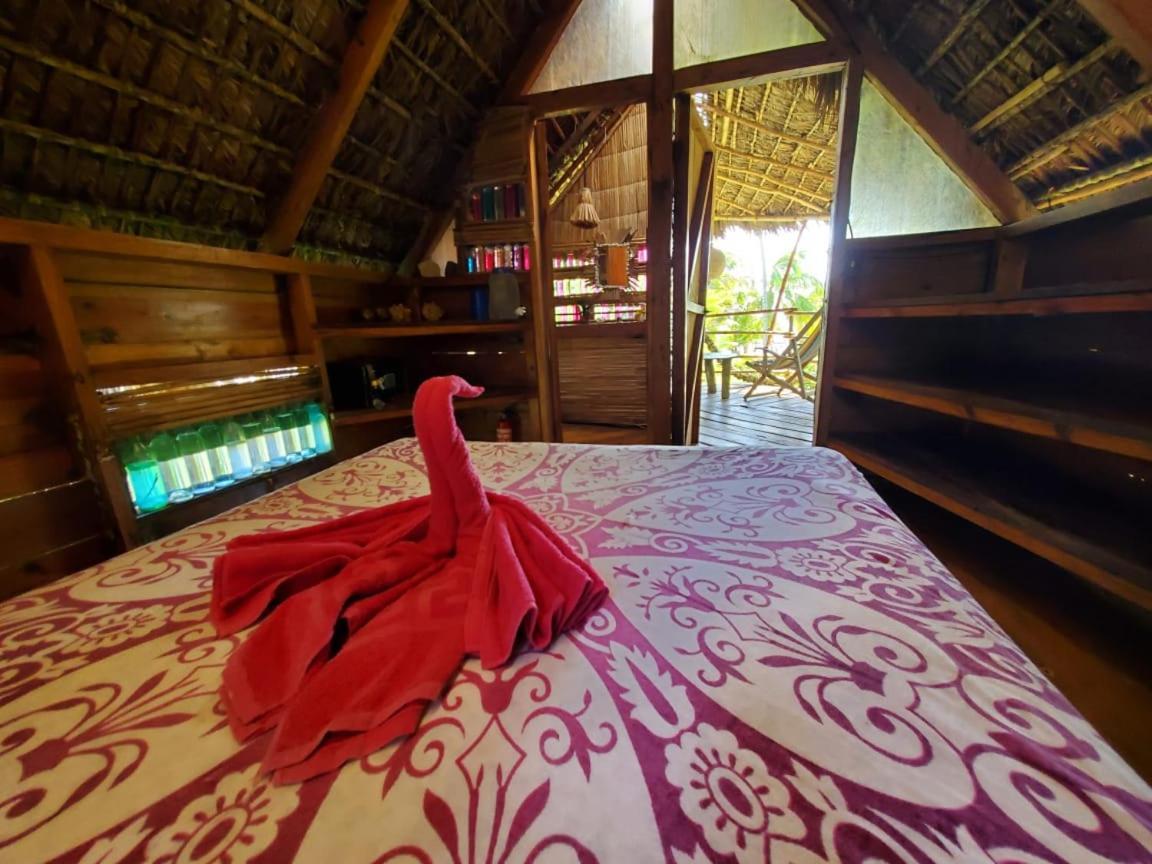 Derek'S Place Eco-Lodge Little Corn Island Esterno foto