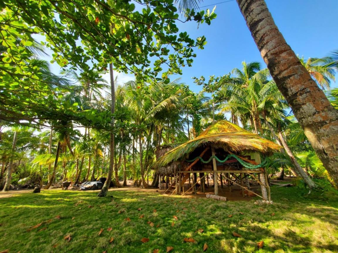 Derek'S Place Eco-Lodge Little Corn Island Esterno foto