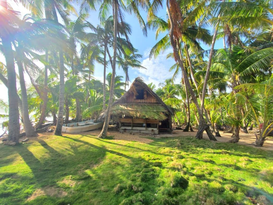 Derek'S Place Eco-Lodge Little Corn Island Esterno foto